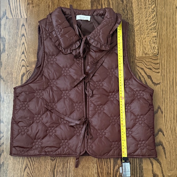 Doe & Rae Brown Quilted Tie-Front Vest medium - Picture 9 of 11